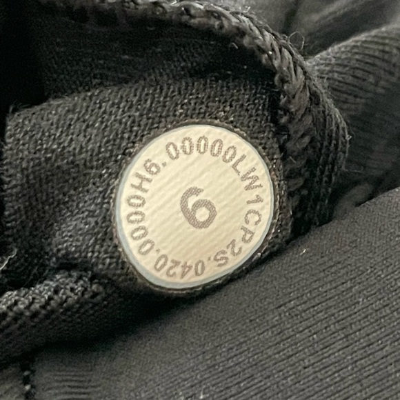 Lululemon Blissful Bend Crop Tank Top Size 6 Built in Shelf Sports Bra High Neck - Picture 6 of 8